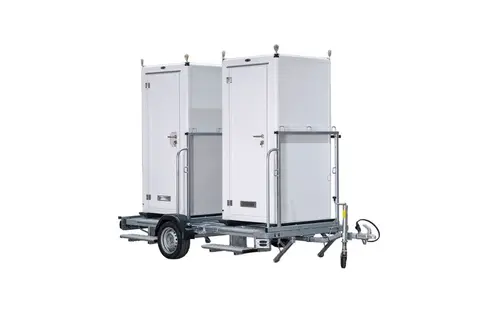 Feature image Global Express Twee draagbare toiletcabines op een aanhanger