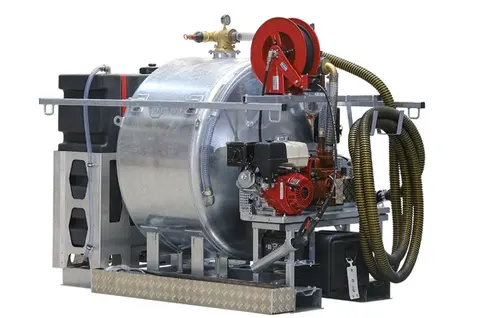GLOBAL FLX Industriële machine met een grote metalen tank en slanghaspel