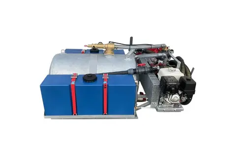GLOBAL FLX DS Motorinstallatie met metalen tank blauwe opslagtank en leidingwerk