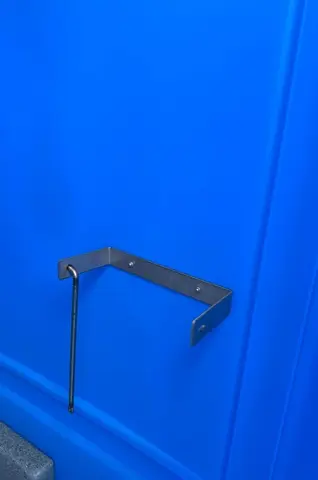 MTM Blauw Open toilet in een blauwe mobiele cabine