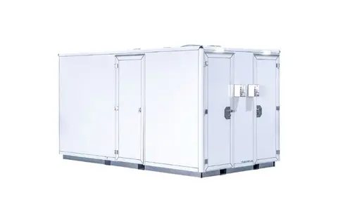 Feature image GM C Handicap + Een witte mobiele toiletcabine met twee deuren