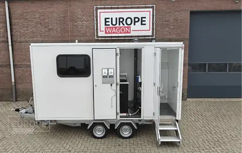 Schaftwagen met spoeltoilet voor verkoop Europe Wagon vooraanzicht