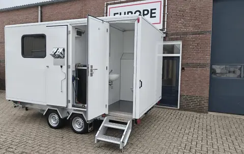 Schaftwagen met spoeltoilet voor verkoop Europe Wagon deuren open