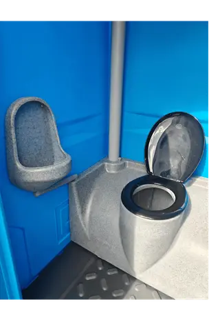 Europe Wagon foto toiletcabine aanhanger deur open toilet en urinoir