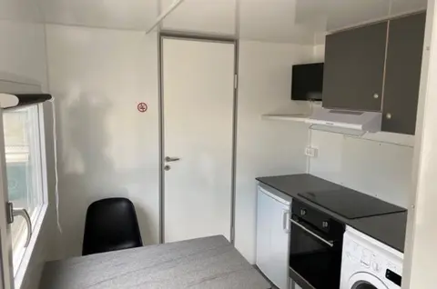 Mobiele woonunit keuken wasmachine oven en koelkast